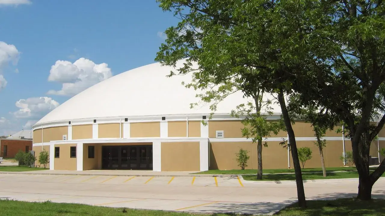 Italy High School gymnasium in Italy, Texas built by Monolithic.